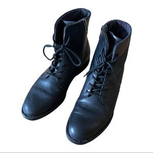 Born Boreen combat boot - water resistant - with zip
